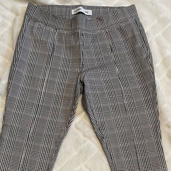 Old Navy black and white plaid leggings - Size Medium - gently used grea… - Picture 5 of 8